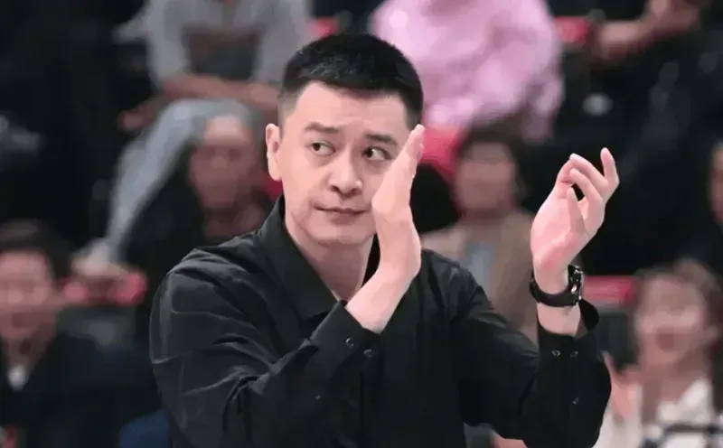 多宝体育-杨鸣：京粤大战给两队过度消耗，上海以逸待劳等待两个球队